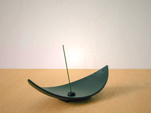 Nambu Tekki Cast Iron Incense Stand Sasafune L - Authentic Japanese Meditation Holder