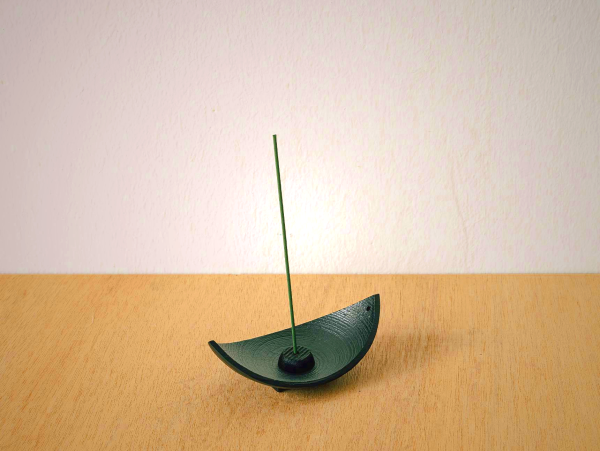 Nambu Tekki Sasafune S Cast Iron Incense Holder - Authentic Japanese Ironware