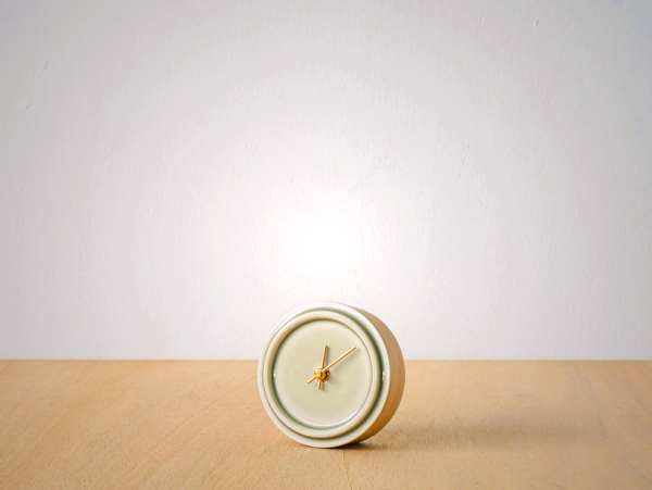 Sugy Two-Way Clock Pale Grey Glaze | Handcrafted Ceramic Timepiece