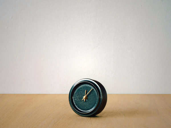 Sugy Two Way Clock Metal Glaze - Handcrafted Ceramic Timepiece