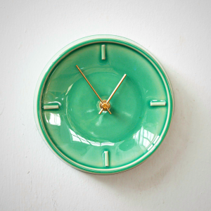 Sugy Pale Green Glazed Ceramic Clock - Handcrafted Japanese Pottery Timepiece