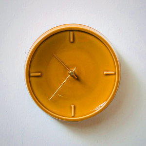 Sugy Glazed Ceramic Clock Pale Yellow | Handcrafted Japanese Decor