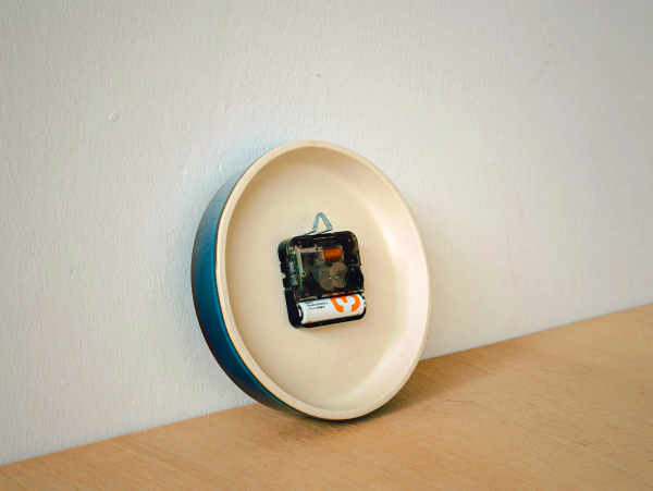 Sugy Glazed Clock Ao Namako Finish | Handcrafted Japanese Ceramic Timepiece