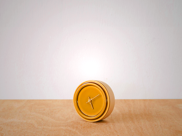 Sugy Two-Way Clock Pale Yellow Glaze - Aa Furniture