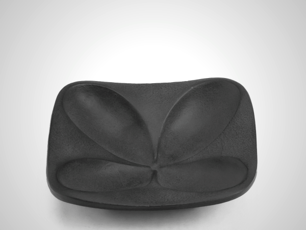 Nambu Tekki Tray - Clover by Tadahiro Baba | Aa Furniture