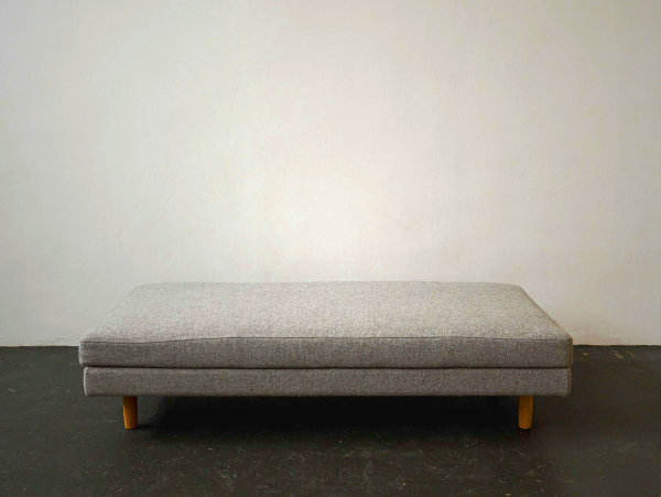 Maruni Hiroshima Daybed by Naoto Fukasawa | Oak & Fabric
